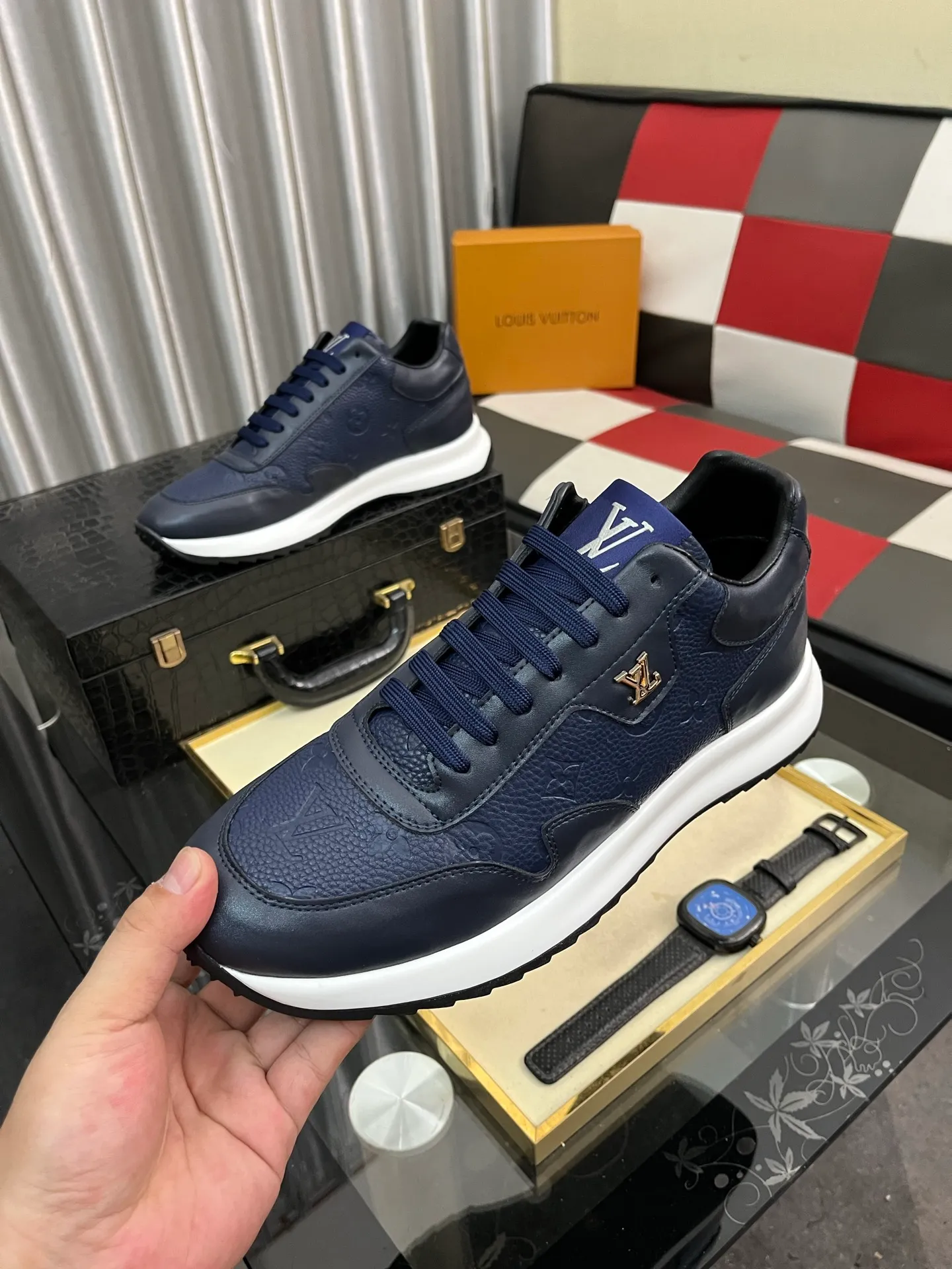 Men's shoes💰438⌚️⌚️《Louis vuitton/LV Louis Vuitton》original quality.~ Unique modern style sneakers. 🏃A must-have casual shoe for trendy men😍😍 Original brand imported from Italy, imported original leather, cowhide lining (refuses to discolor and grind feet) sole: original sole provided by the original factory, French lazy style design ⚠️Fit to the feet, original quality, super comfortable original sole. Code number: 38-443️⃣Colors available